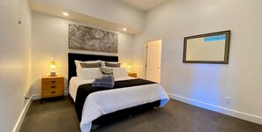 1 غرفة نوم ومكواة/لوح كي وواي فاي وملاءات أسرّة