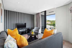 Apartment (1 Bedroom) | Front of property - 806 2six2 Florida Road (Durban)