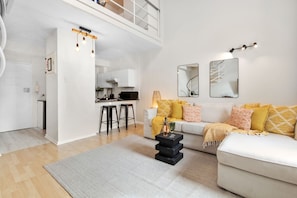 Interior - 104 Hideaway Loft Studio (Cape Town)