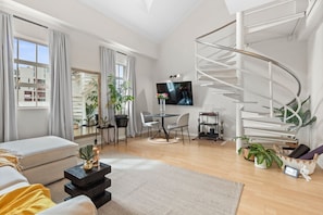 Interior - 104 Hideaway Loft Studio (Cape Town)