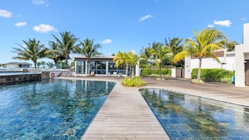 Apartemen (3 Bedrooms) | Bagian depan properti