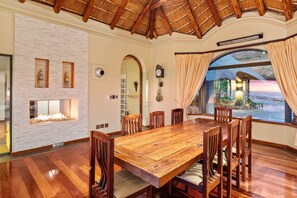 House (4 Bedrooms) | Interior