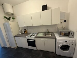 Perushuoneisto | Yksityinen keittiö | Jääkaappi, mikroaaltouuni, uuni, liesi