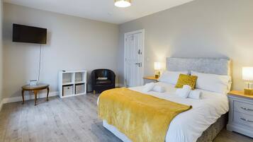 5 bedrooms, WiFi, bed sheets