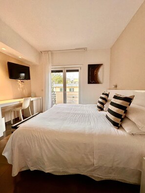 1 bedroom, iron/ironing board, internet, bed sheets - Feel at home Just a short walk from the museum, lido station and harbor. (Reggio Calabria)