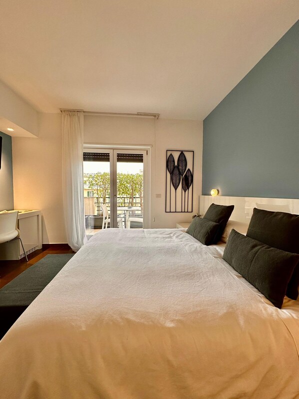 1 bedroom, iron/ironing board, internet, bed sheets - Feel at home Just a short walk from the museum, lido station and harbor. (Reggio Calabria)