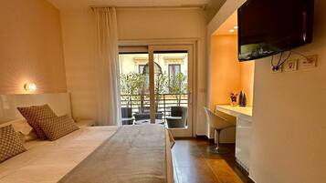 1 habitación, tabla de planchar con plancha, internet y ropa de cama