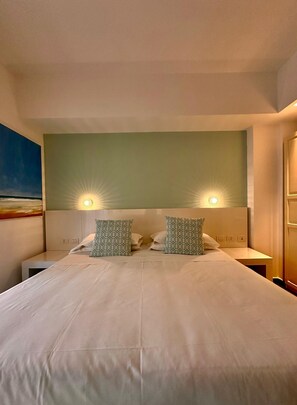1 bedroom, iron/ironing board, internet, bed sheets