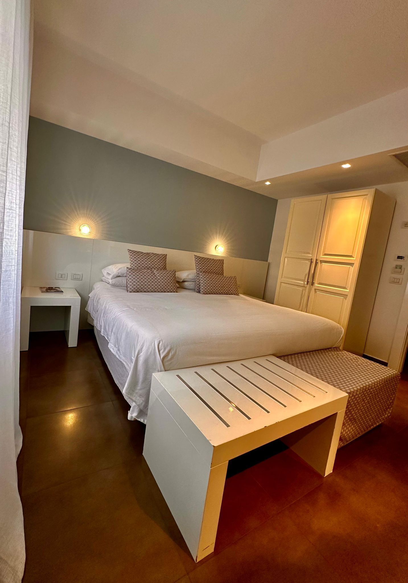 1 habitación, tabla de planchar con plancha, internet y ropa de cama 