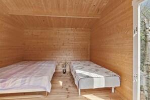 3 habitaciones y tabla de planchar con plancha 
