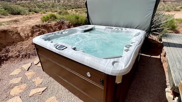 Bain à remous extérieur