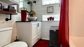 Jetted tub, hair dryer, towels, soap