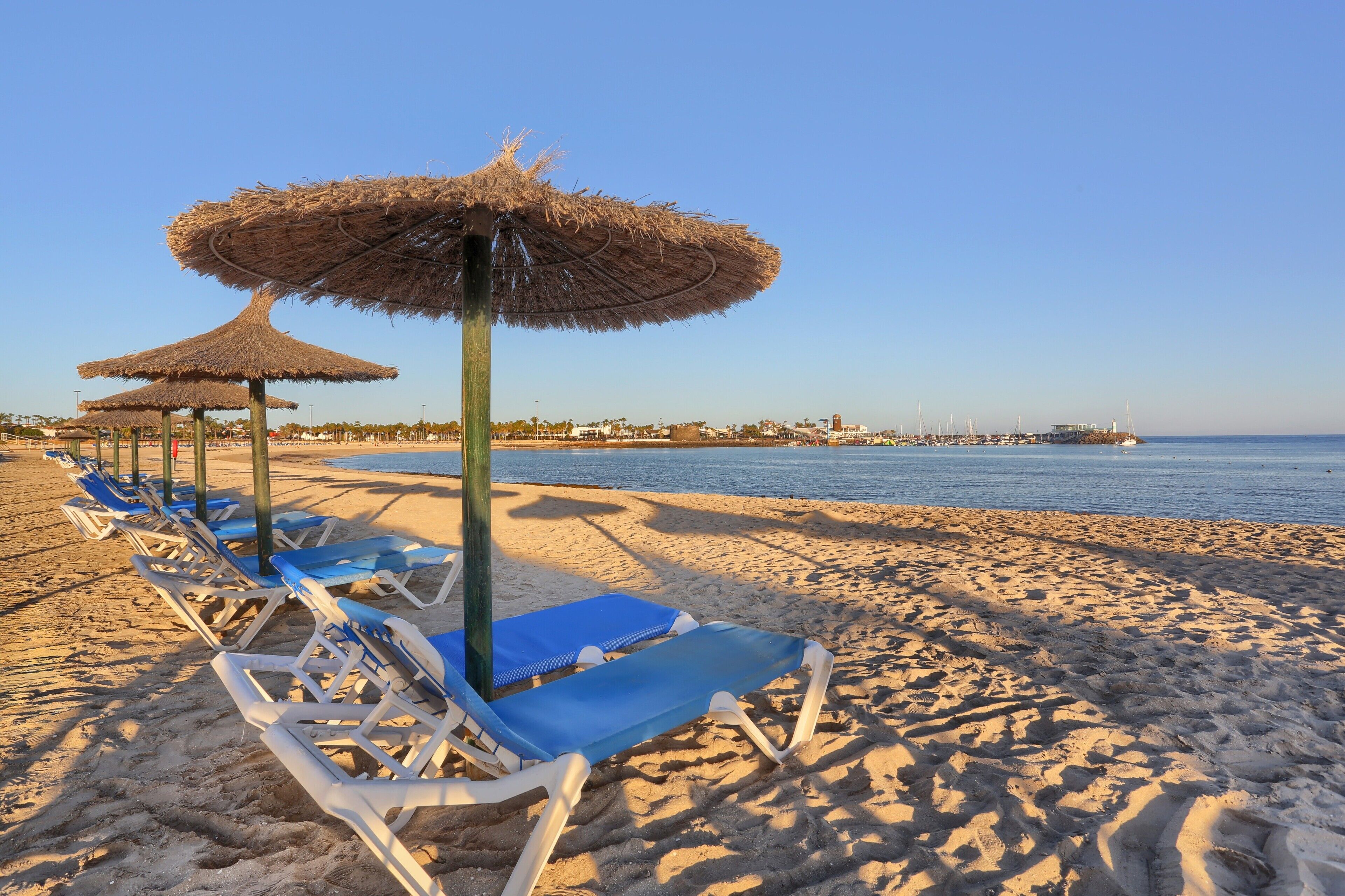 Una spiaggia nelle vicinanze