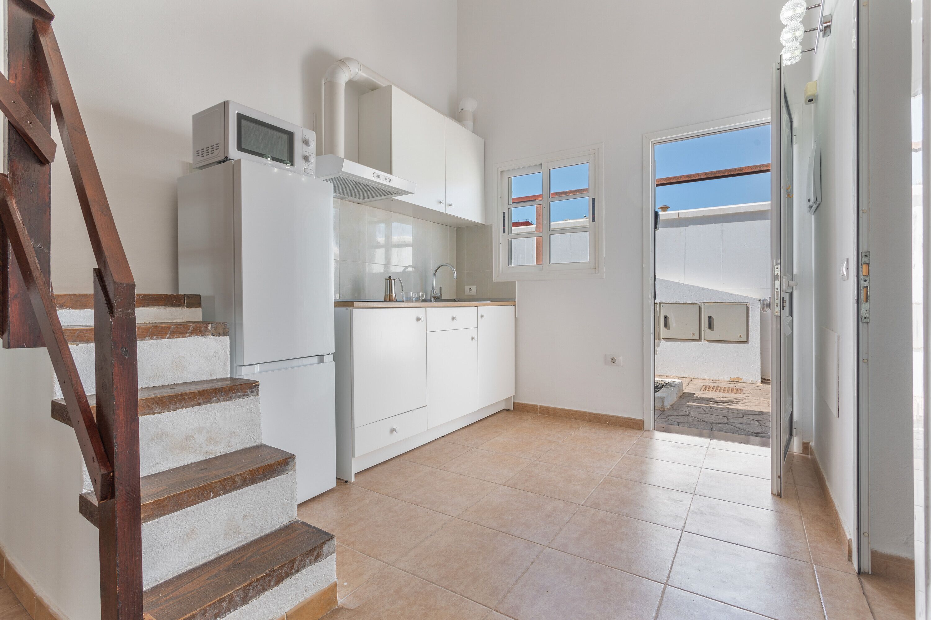 冷蔵庫、電子レンジ、コンロ、コーヒー / ティーメーカー