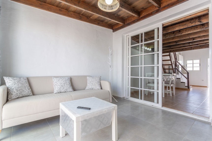 Holiday Home 'Casa Vista Golf' With Sea View, Shared Pool & Wi-fi - Antigua