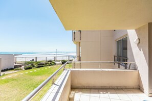 Terrace/patio - Lagoon Beach 124A by CTHA (Kaapstad)