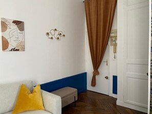 Flat-screen TV - Elegant and chic hypercenter studio (Évreux)