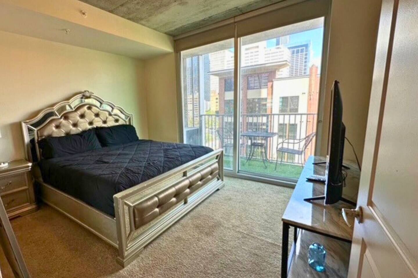2 bedrooms, desk, iron/ironing board, WiFi