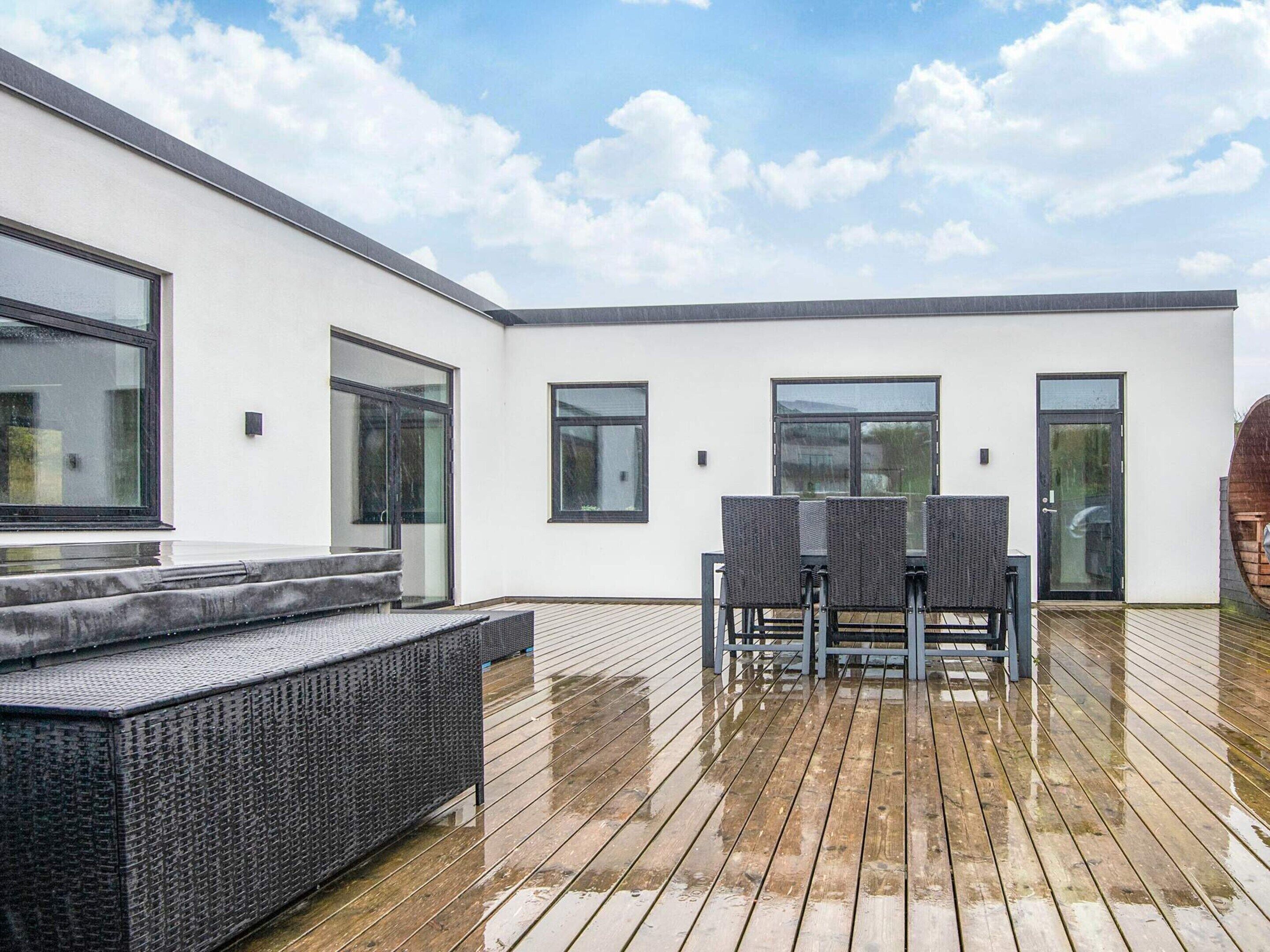 House | Outdoor dining