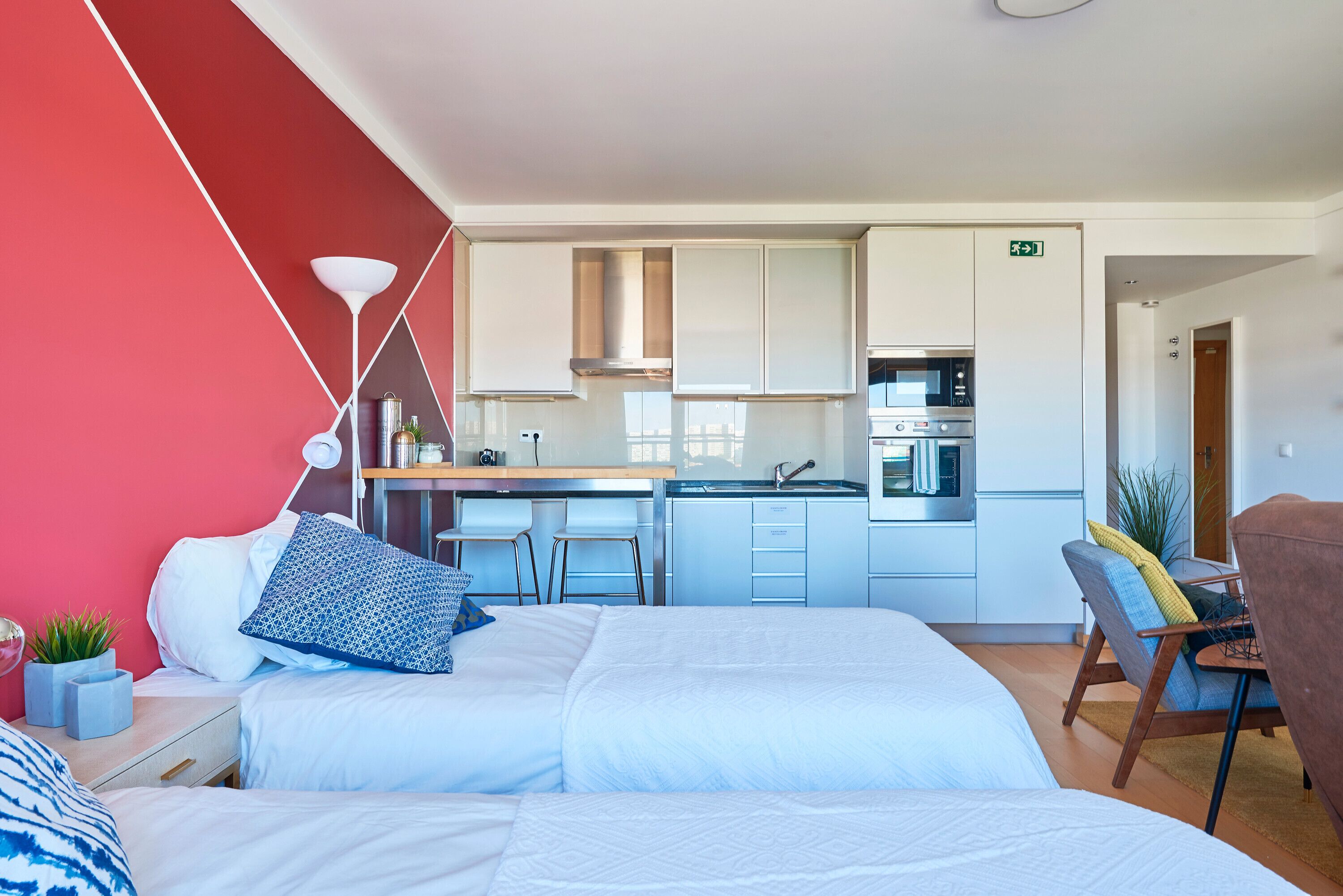 Iron/ironing board, WiFi, bed sheets