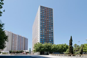 المنش�أة من الخارج