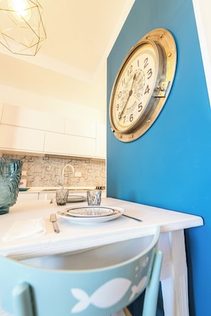 Basic Apartment | Bathroom