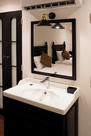 Deluxe Twin Room | Free WiFi, bed sheets