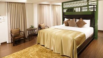 Suite | Desk, free WiFi, bed sheets