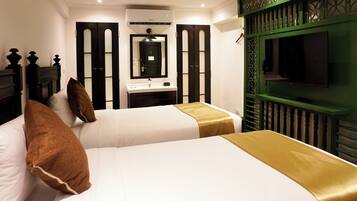 Deluxe Twin Room | Desk, free WiFi, bed sheets