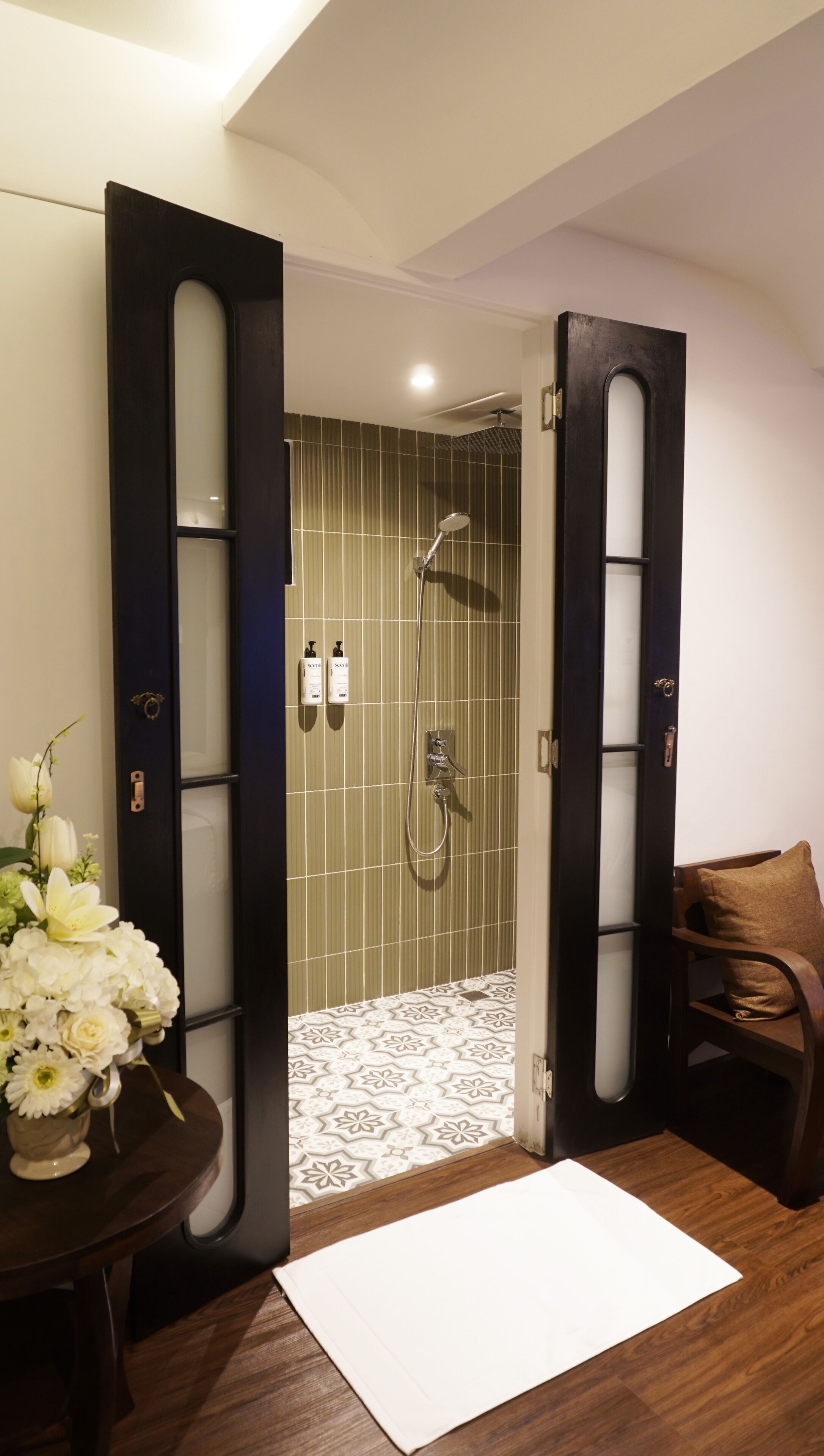 Suite | Kamar mandi | Shower, pancuran hujan, perlengkapan mandi gratis, dan pengering rambut