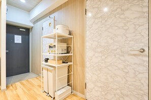 Appartement, non-fumeurs, vue ville (802) | Cuisine privée | Grand réfrigérateur, micro-ondes, plaque de cuisson