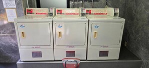 Laundry room - House Hotel nishi ikebukuro (Tokyo)