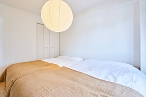 Apartamento básico, no fumadores, vistas a la ciudad (802) | Escritorio, cortinas opacas, tabla de planchar con plancha y wifi gratis