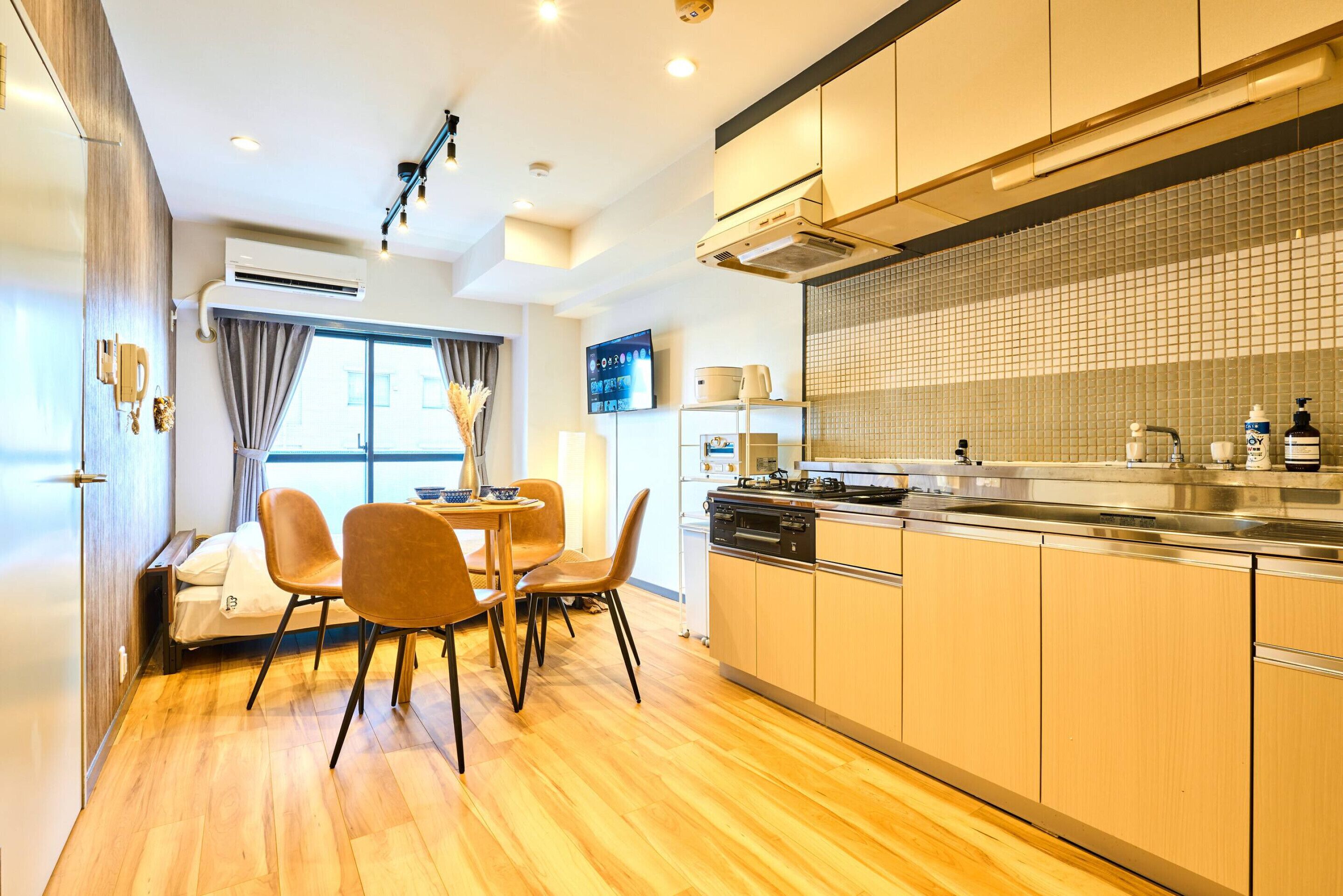 Appartement, non-fumeurs, vue ville (902) | Cuisine privée | Grand réfrigérateur, micro-ondes, plaque de cuisson