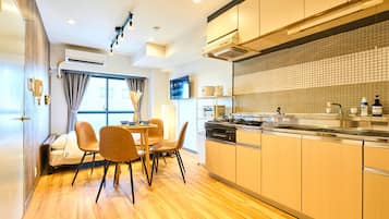 Basic Apartment, Non Smoking, City View (902) | Private kitchen | Full-size fridge, microwave, stovetop, cookware/dishes/utensils