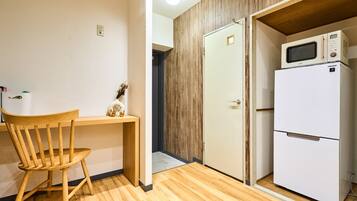 Basic Apartment, Non Smoking, City View (902) | Private kitchen | Full-size fridge, microwave, stovetop, cookware/dishes/utensils