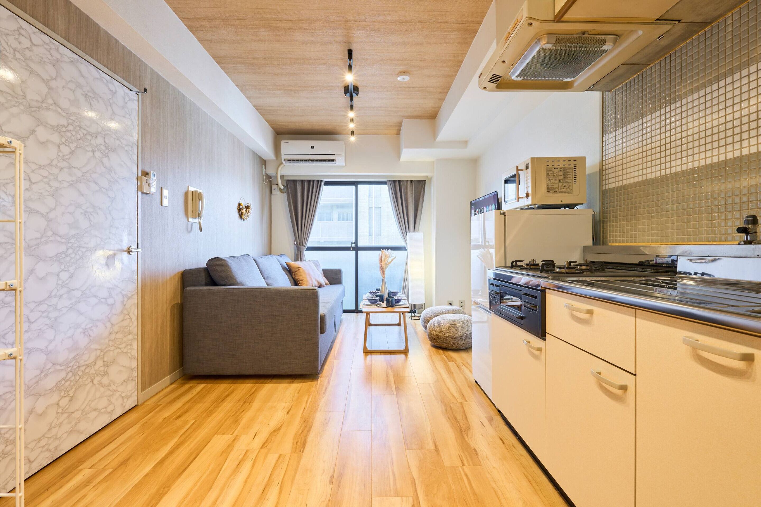 ベーシック アパートメント 禁煙 シティビュー (802) | 専用キッチン | 大型冷蔵庫、電子レンジ、コンロ、調理器具と食器