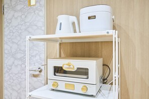 Basic Apartment, Non Smoking, City View (802) | Private kitchen | Full-sized fridge, microwave, stovetop, cookware/dishes/utensils - House Hotel nishi ikebukuro (Tokyo)