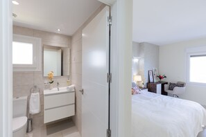 Shower, towels