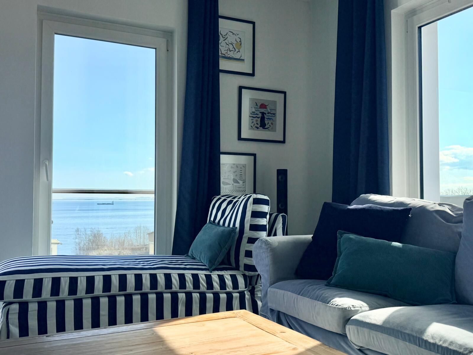 Fernseher, Kamin, Stereoanlage