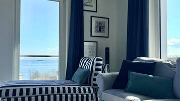 Fernseher, Kamin, Stereoanlage