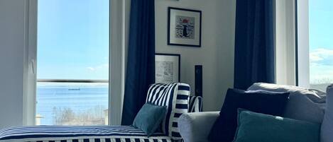 TV, fireplace, stereo