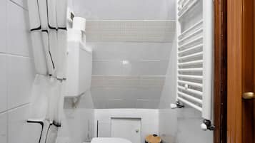 Dusche, Haartrockner, HandtĂŒcher