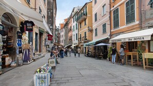 A narrow street with shops and outdoor seating, suggesting a pedestrian-friendly area. - Guest House 'Ca Du Grifun 2' with Wi-Fi and Air Conditioning (Vernazza)