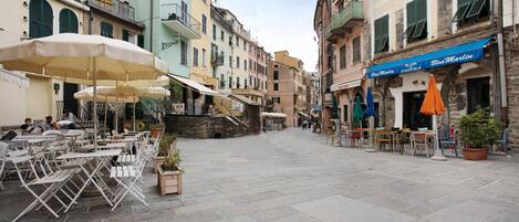 تناول الطعام بالخارج