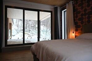 11 bedrooms, iron/ironing board, WiFi, bed sheets