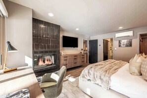4 bedrooms, iron/ironing board, travel crib, WiFi - Newly Renovated 4BR, 3BA in Aspen's Core! (Aspen)
