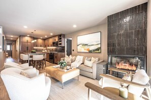 TV, fireplace, stereo, offices - Newly Renovated 4BR, 3BA in Aspen's Core! (Aspen)