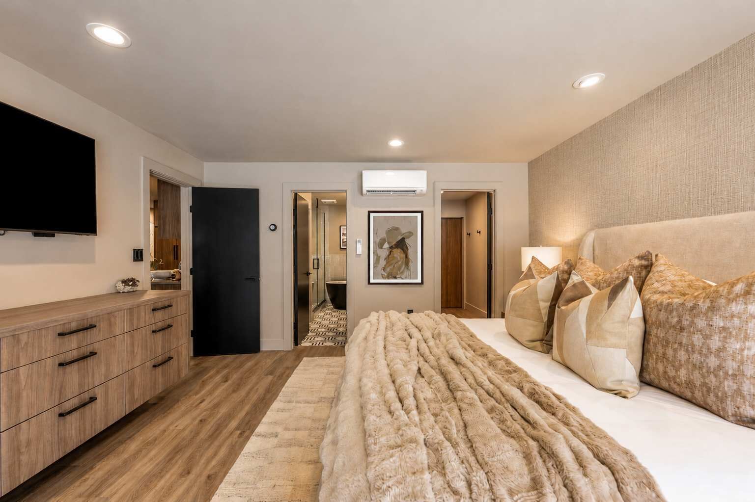4 slaapkamers, een strijkplank/strijkijzer, reisbedje, wifi