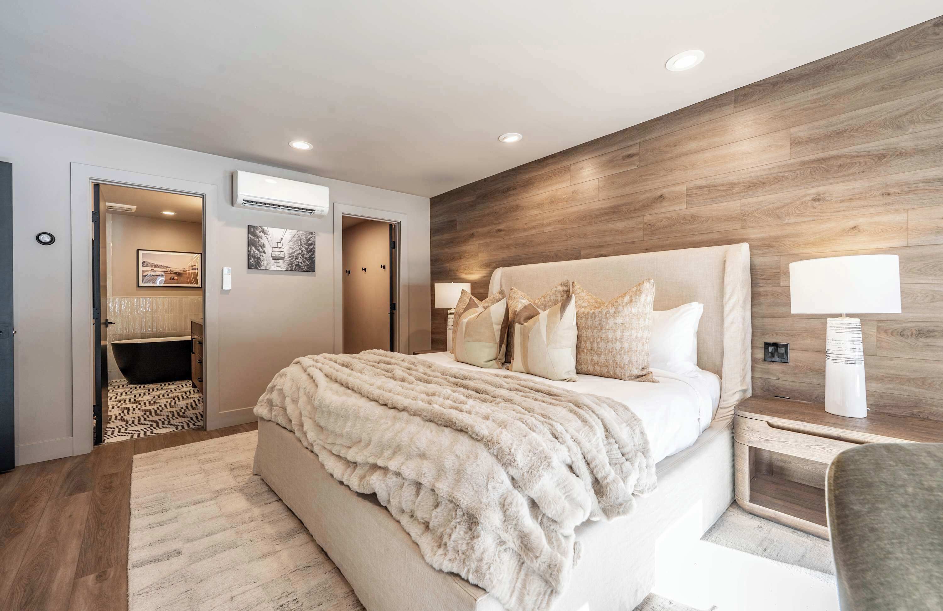 4 makuuhuonetta, silitysrauta/-lauta, vauvan matkasänky, Wi-Fi